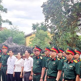 <a href="/hoc-tap-lam-theo-loi-bac" title="Học tập &amp; làm theo lời Bác" rel="dofollow">Học Tập & Làm Theo Lời Bác</a>