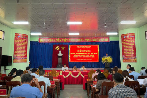 PHƯỜNG AN THẮNG HỘI NGHỊ THÔNG TIN NHANH KẾT QUẢ HỘI NGHỊ LẦN THỨ XIII CỦA BCH TRUNG ƯƠNG ĐẢNG KHÓA XIII; QUÁN TRIỆT, HỌC TẬP NGHỊ QUYẾT ĐẠI HỘI ĐẢNG BỘ TP ĐÀ NẴNG LẦN THỨ I, NK 2025-2030 VÀ LÀM VIỆC VỚI CÁC ĐỒNG CHÍ BÍ THƯ CHI BỘ TRỰC THUỘC ĐẢNG ỦY