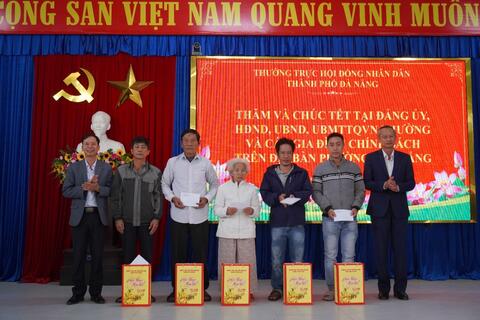 PCT HĐND TP Đà Nẵng Đoàn Ngọc Hùng Anh thăm, tặng quà Mẹ Việt Nam anh hùng tại phường An Thắng dịp Tết Bính Ngọ 2026